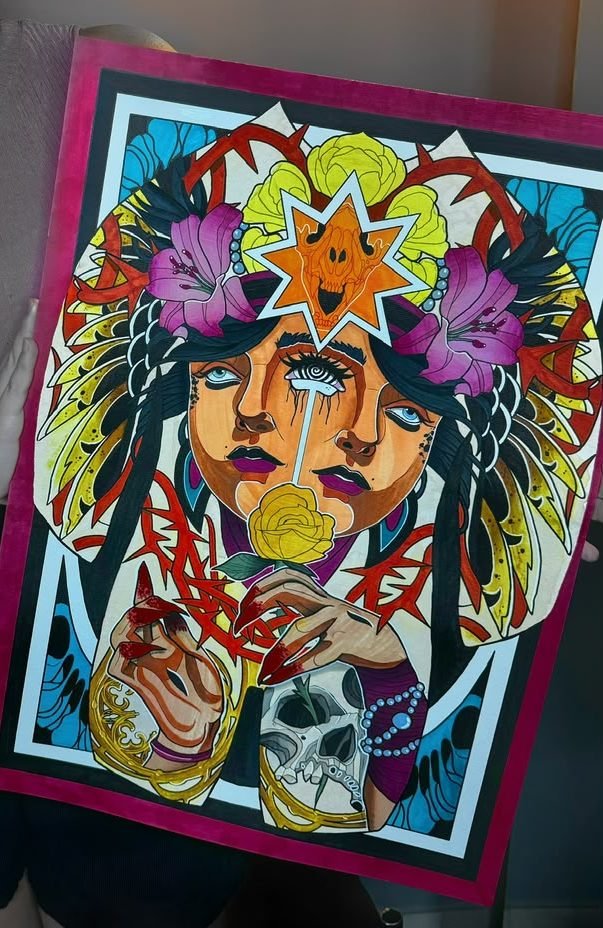 Desenho autoral colorido de rosto feminino com flores e caveira, por Lelo Farias, Cariacica