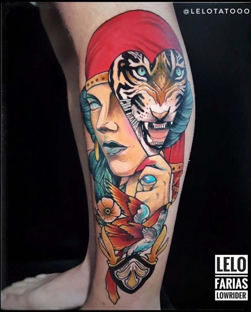 Mulher com tigre em neotradicional na perna, por Lelo Farias, Cariacica