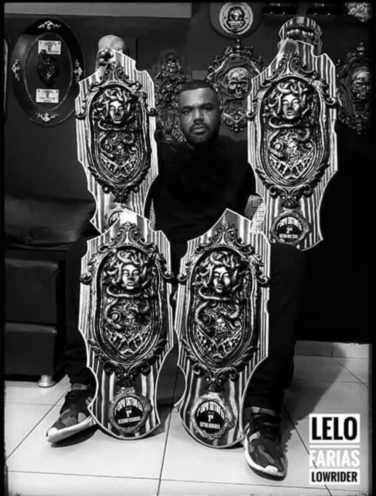 Lelo Farias com quatro troféus